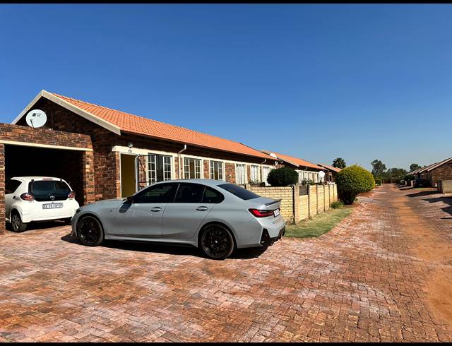 3 BEDROOM DUPLEX FOR SALE IN THE ORCHARDS